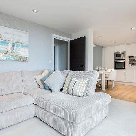 Stunning 2 Bed Apartment, Fabulous Sea View & 2 Minutes To Beach With Parking Bournemouth Exterior photo