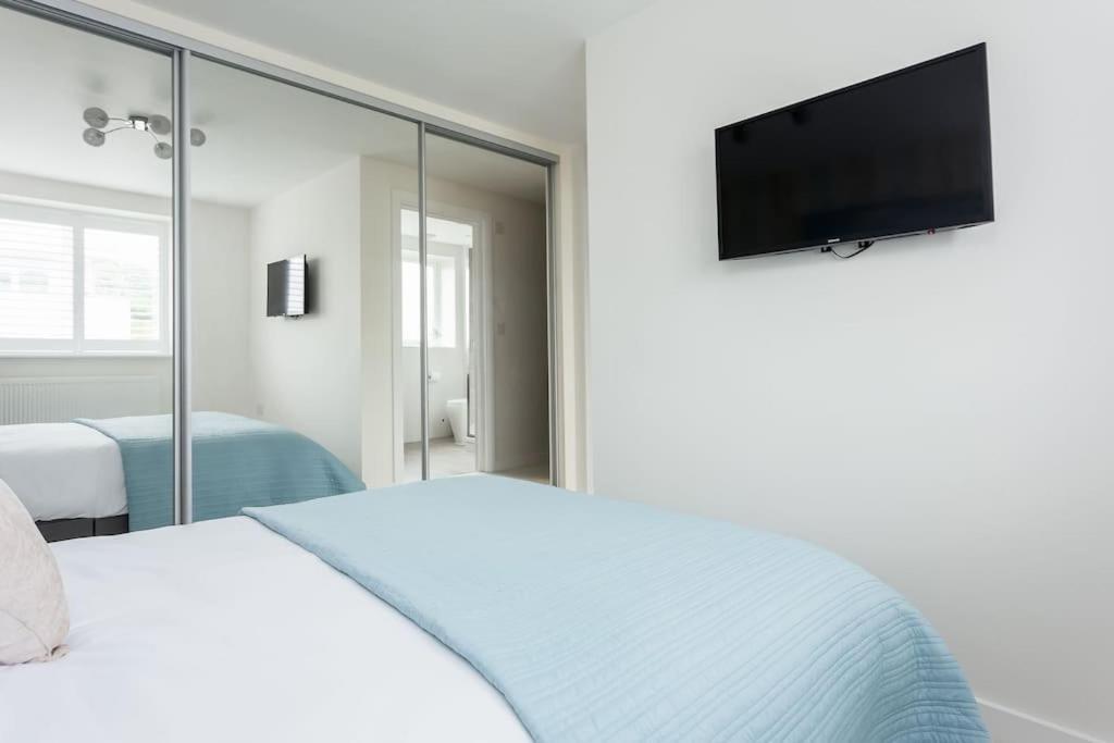 Stunning 2 Bed Apartment, Fabulous Sea View & 2 Minutes To Beach With Parking Bournemouth Exterior photo