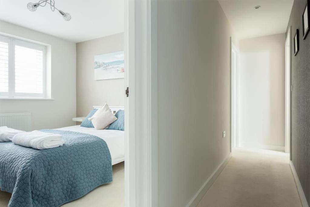 Stunning 2 Bed Apartment, Fabulous Sea View & 2 Minutes To Beach With Parking Bournemouth Exterior photo