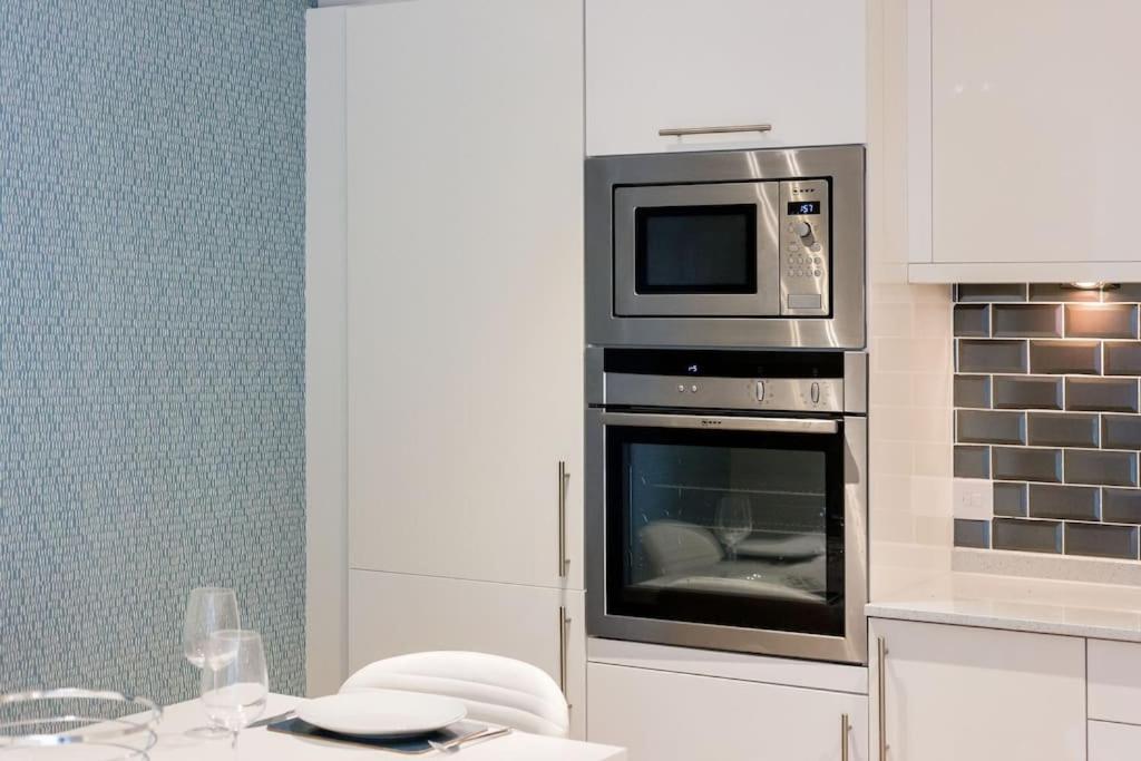 Stunning 2 Bed Apartment, Fabulous Sea View & 2 Minutes To Beach With Parking Bournemouth Exterior photo