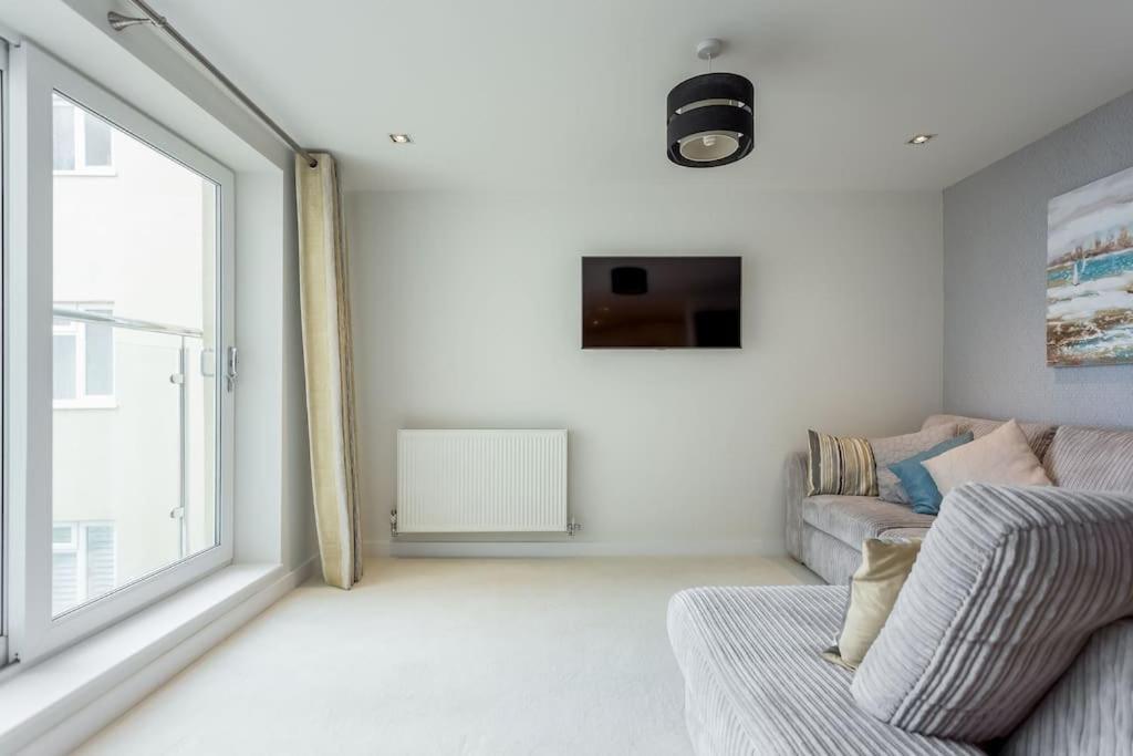 Stunning 2 Bed Apartment, Fabulous Sea View & 2 Minutes To Beach With Parking Bournemouth Exterior photo